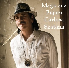 Carlos Santana w kapeluszu trzyma w ustach długą, przezroczystą, magiczną fujarę